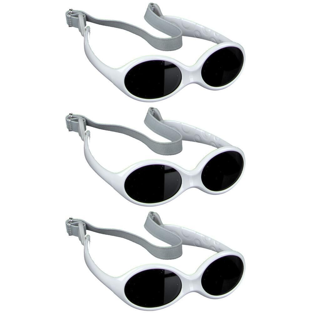 Drie witte babyzonnebrillen met zwarte glazen en verstelbare bandjes.