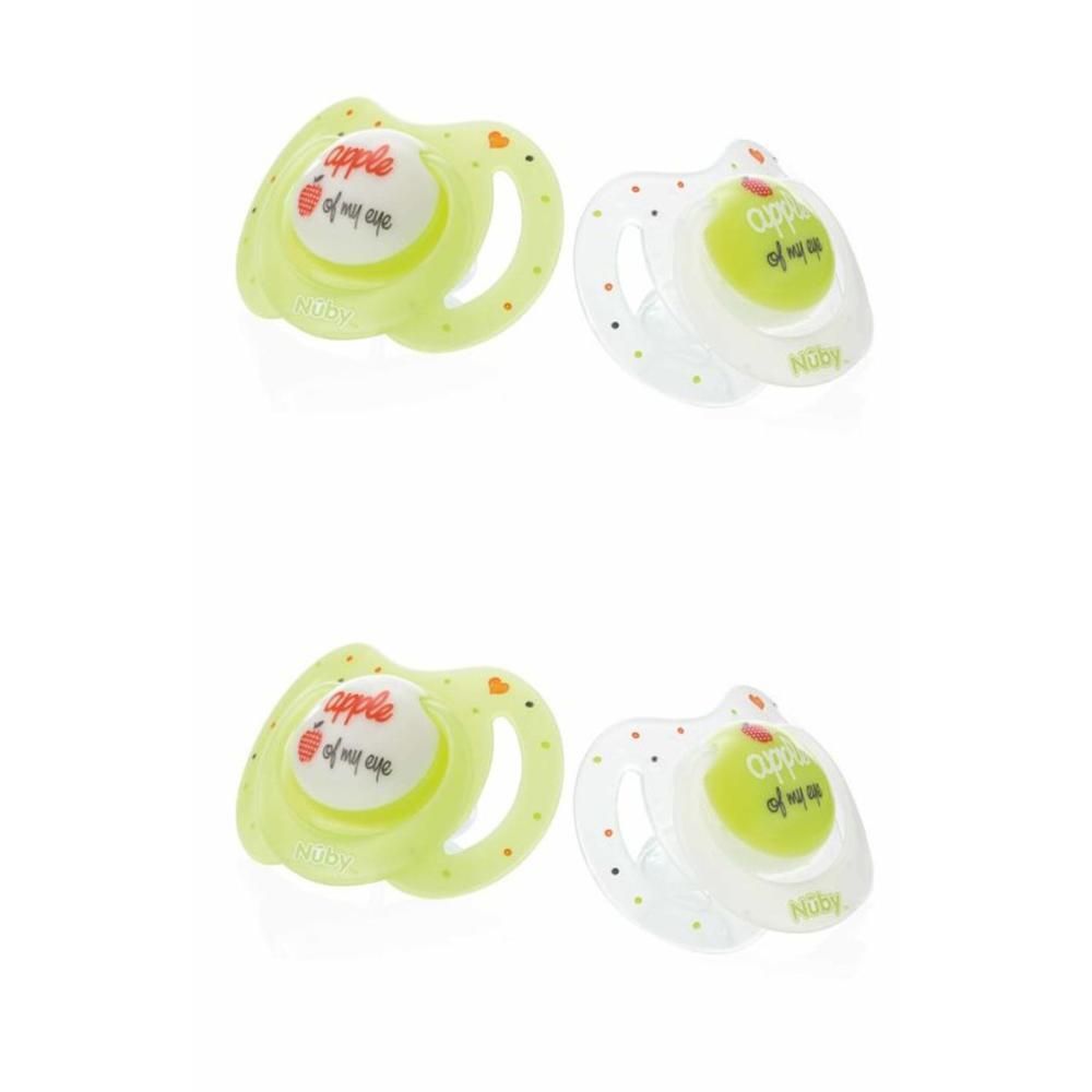 Deux sucettes Nuby avec motif pomme et points phosphorescents. Une sucette est verte, l'autre transparente.