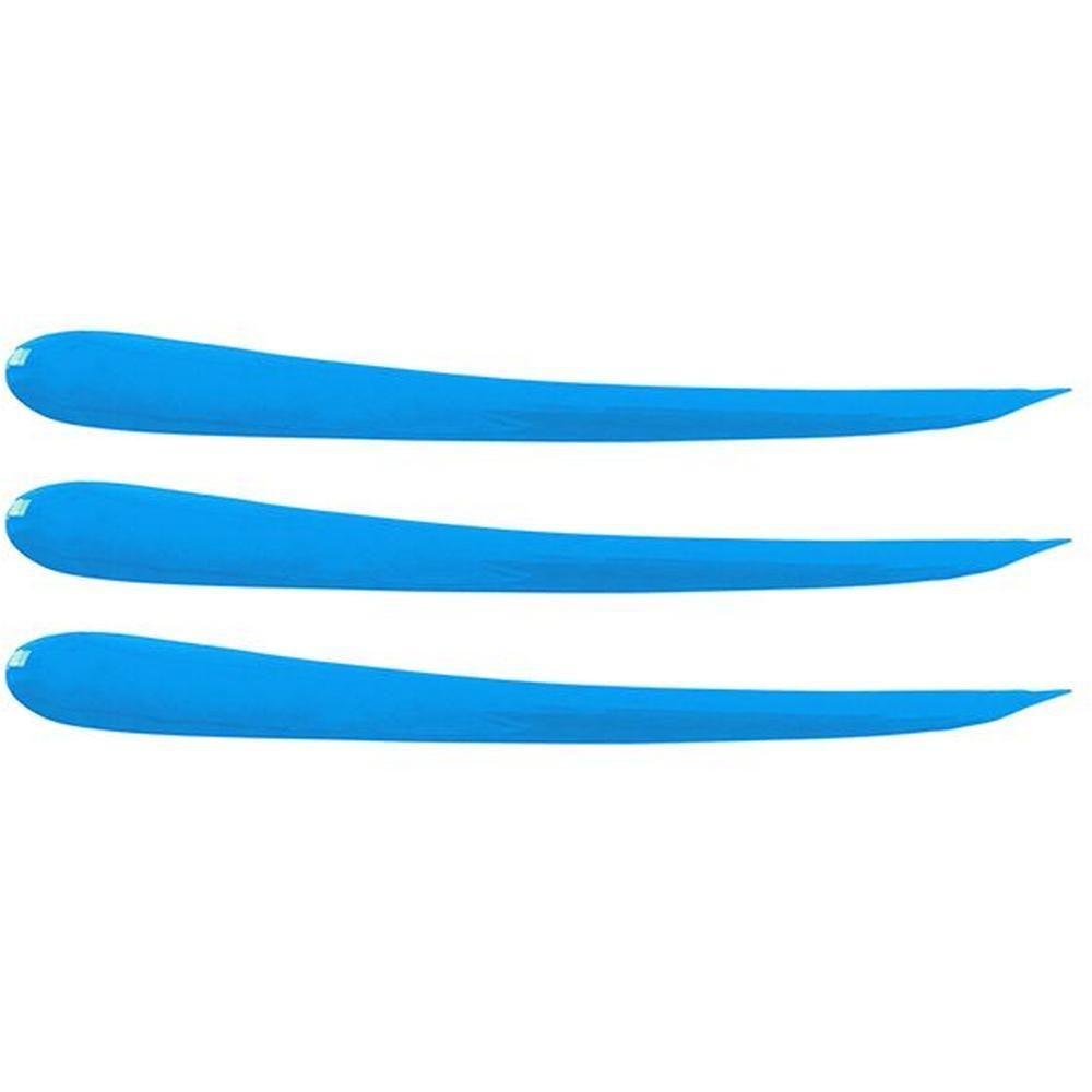 Trois eye-liners bleus à pointe effilée.