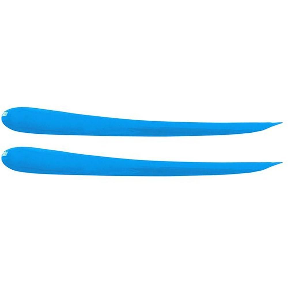 Deux eye-liners bleus aux pointes effilées.