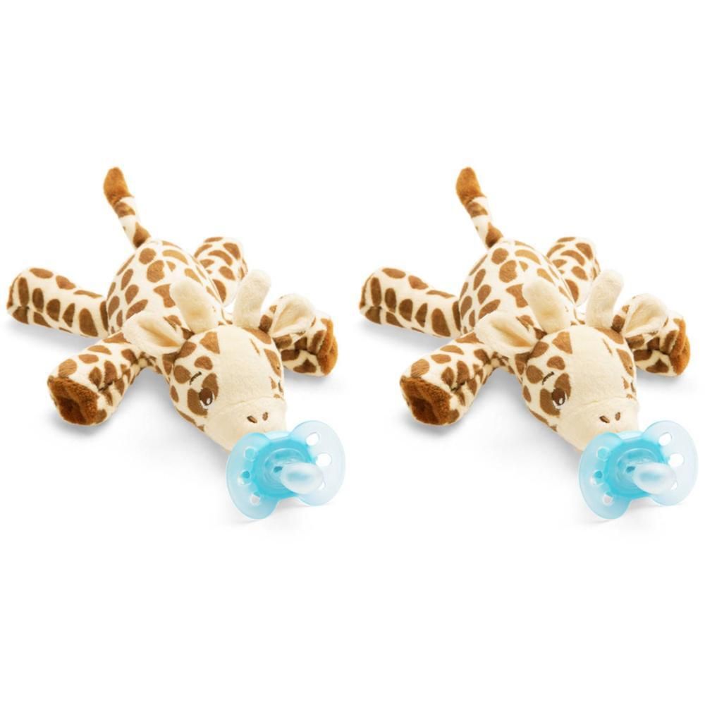 Twee pluche giraffen met fopspenen.