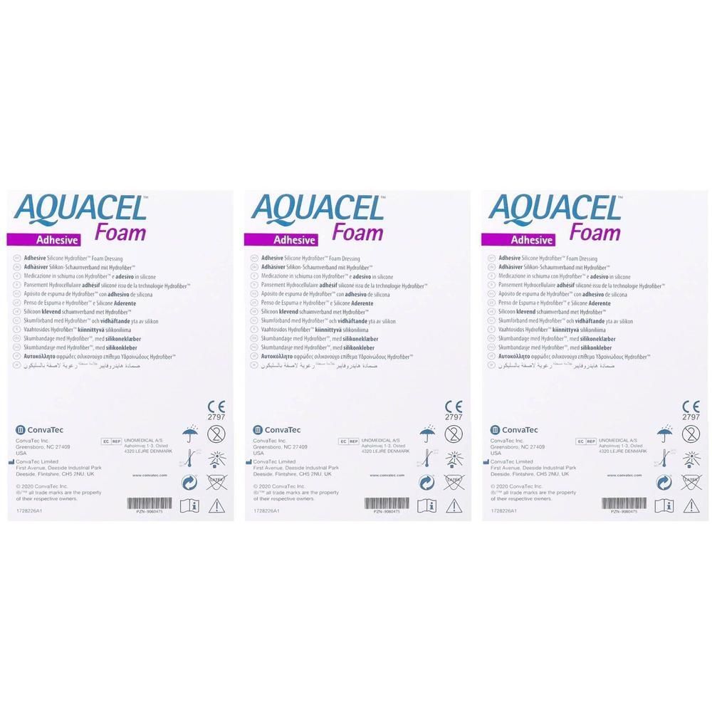 Trois paquets de pansements Aquacel AG Foam adhésifs. Marquage CE et informations fabricant visibles.