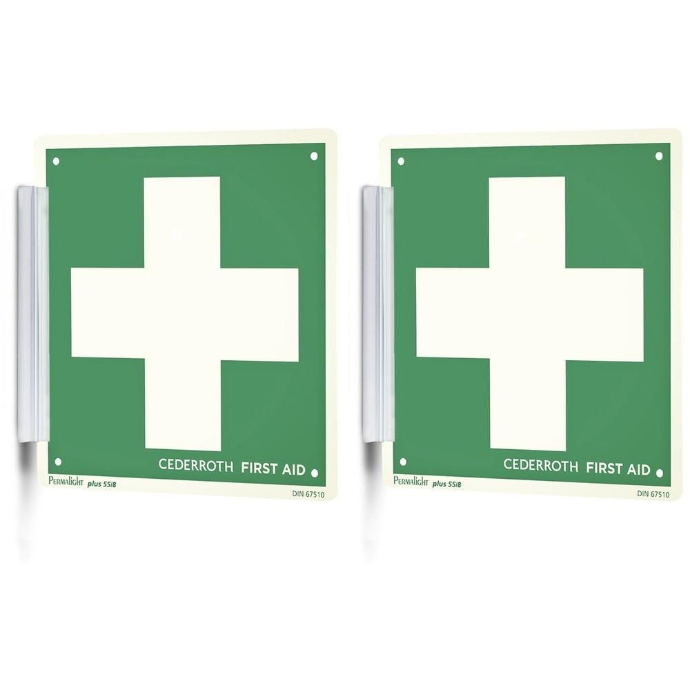 Deux panneaux verts "Premiers secours" avec croix blanche et inscription "CEDERROTH FIRST AID".