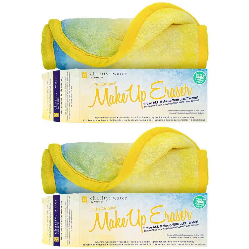 Twee MakeUp Eraser Charity: Water doekjes met gele rand en kleurverloop van blauw naar geel.