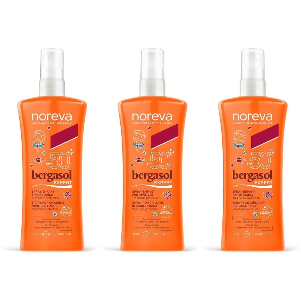 Trois flacons pulvérisateurs orange de crème solaire SPF50+ pour enfants.