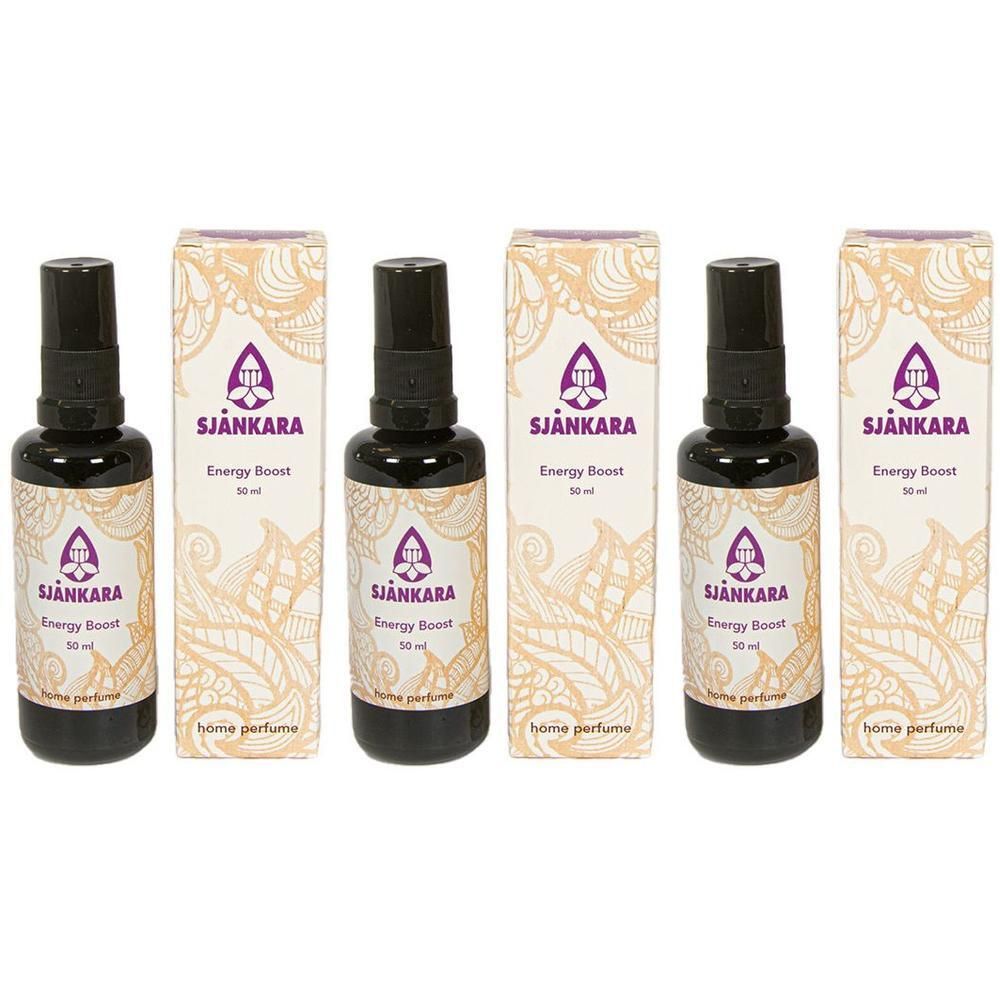 Drie flessen Sjankara Energie Boost Home Parfum met sproeikop en verpakking.