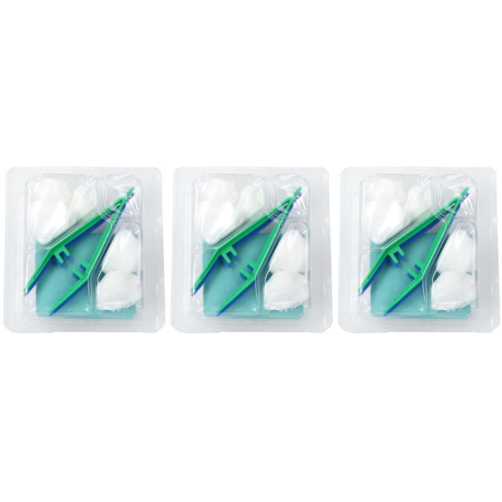 Trois kits de pansement stériles avec pince et tampons.
