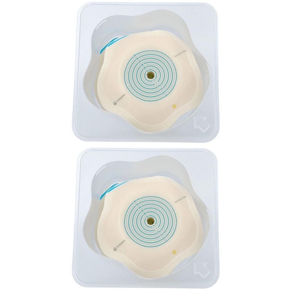 Twee huidplaten voor stoma's in doorzichtige verpakking, met concentrische cirkels en blauwe accenten.