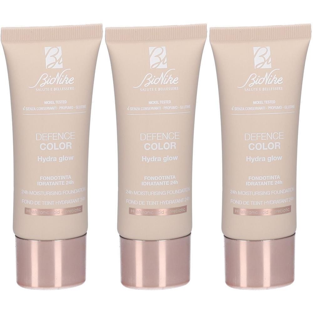 Trois tubes de fond de teint BioNike Defence Color Hydra Glow, teinte Sand.