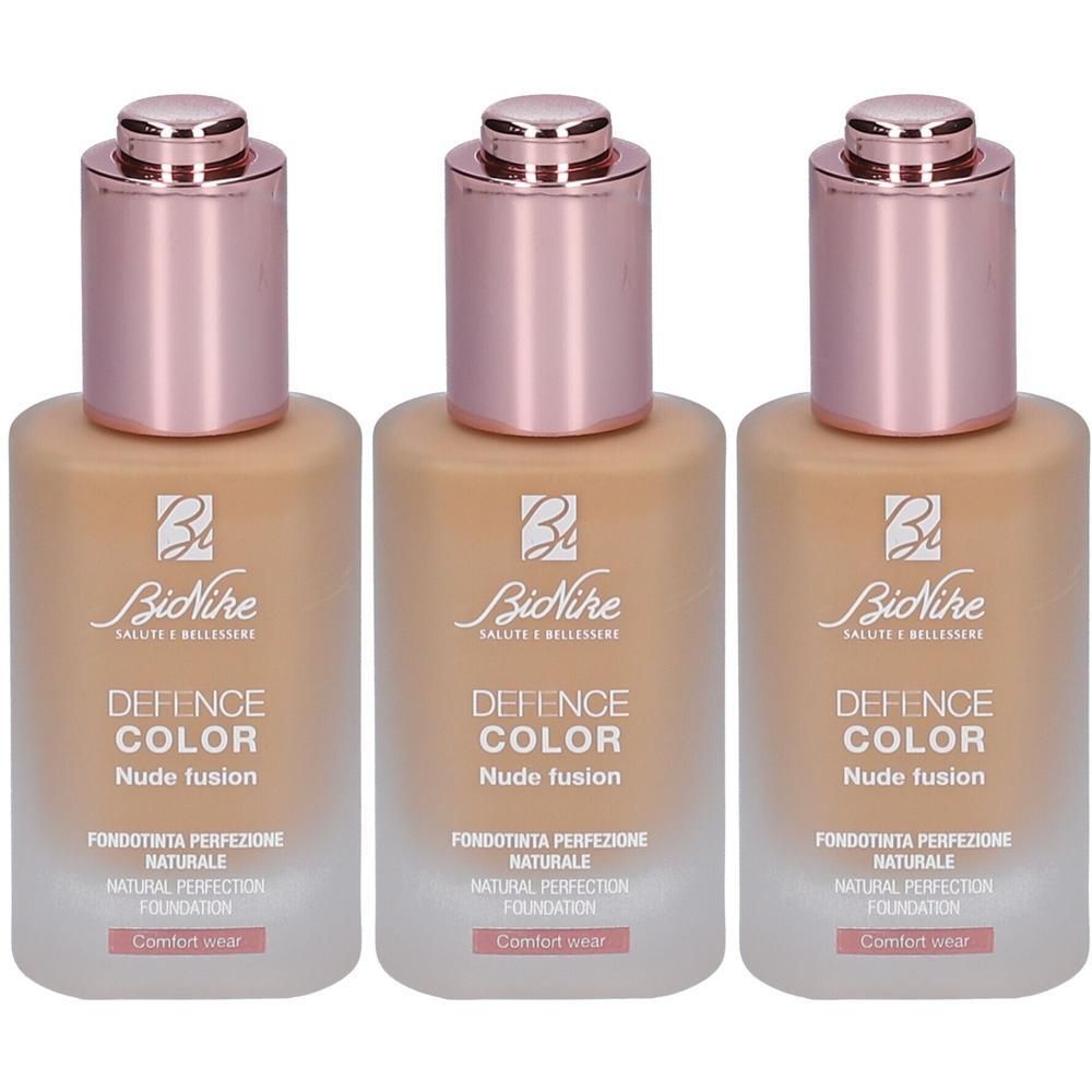 Drie flacons BioNike Defence Color Nude Fusion Foundation, beige tint.