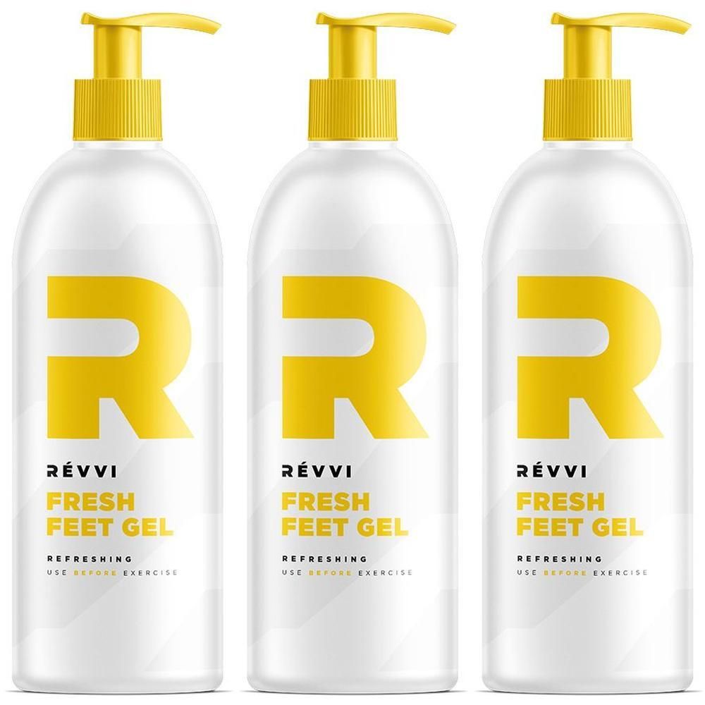 Drie witte doseerflessen met geel R-logo en gele pompdop voor RÉVVI Fresh Feet Gel.
