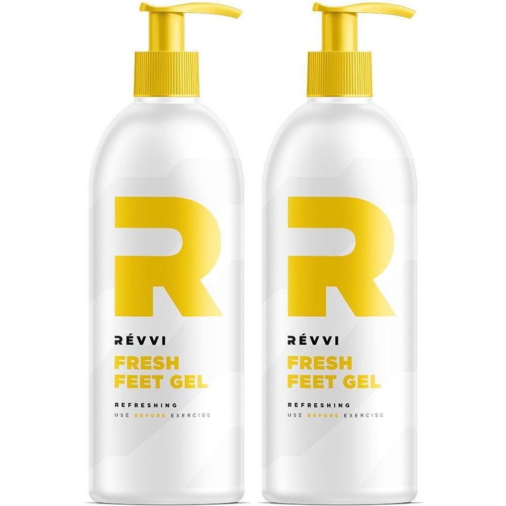 Twee witte pompflesjes met geel R-logo en opschrift "RÉVVI FRESH FEET GEL".
