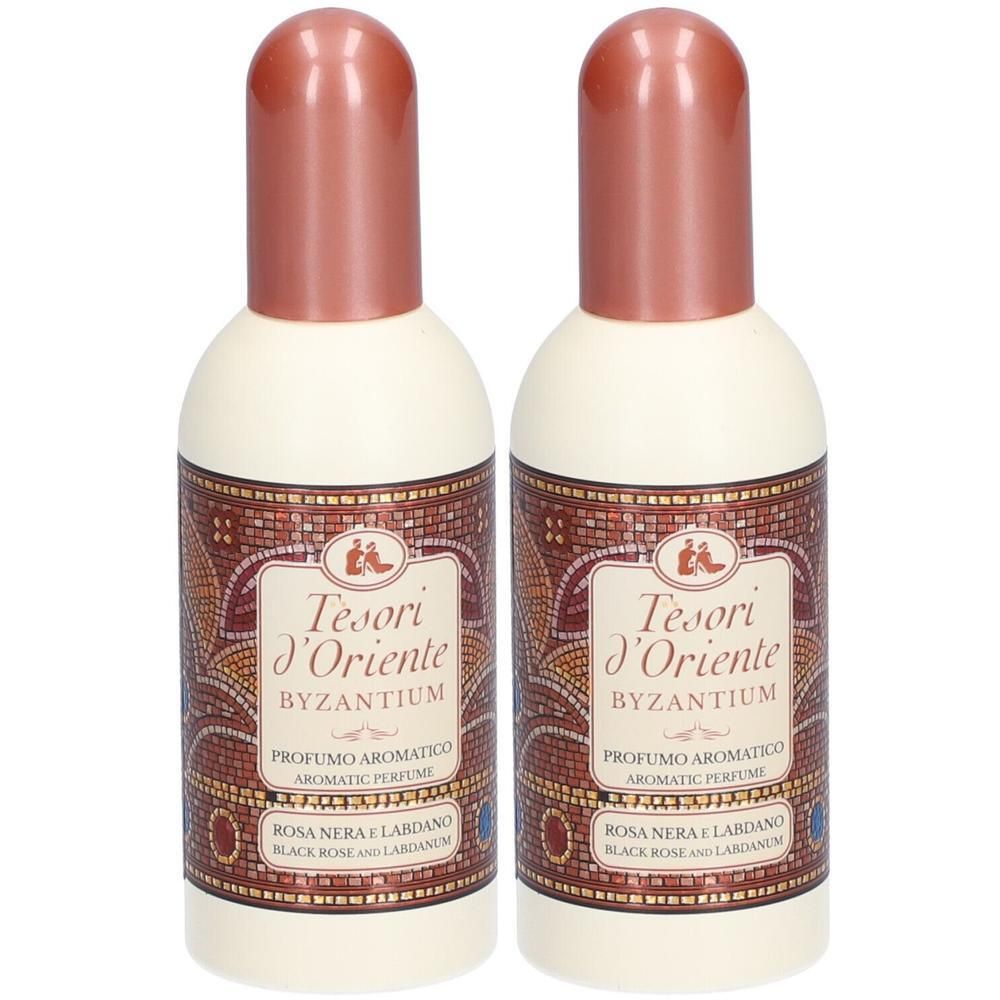 Twee flessen Tesori d'Oriente Byzantium parfum met mozaïek-etiket en koperkleurige doppen.