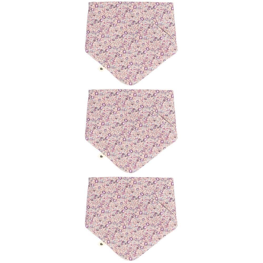 Trois bavoirs bandana avec un imprimé floral Liberty rose et violet.