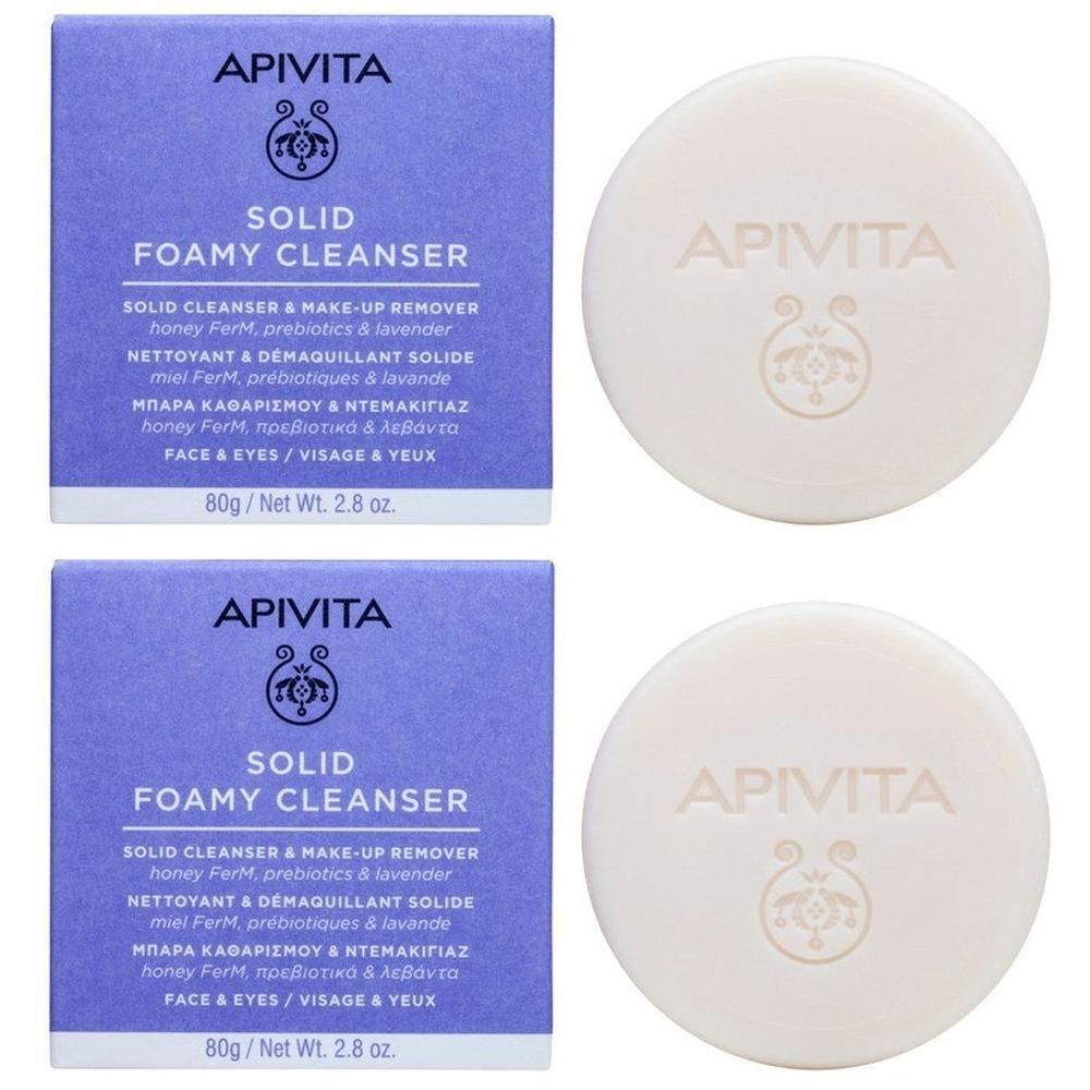 Twee ronde vaste reinigingsproducten en twee dozen APIVITA Solid Foamy Cleanser.