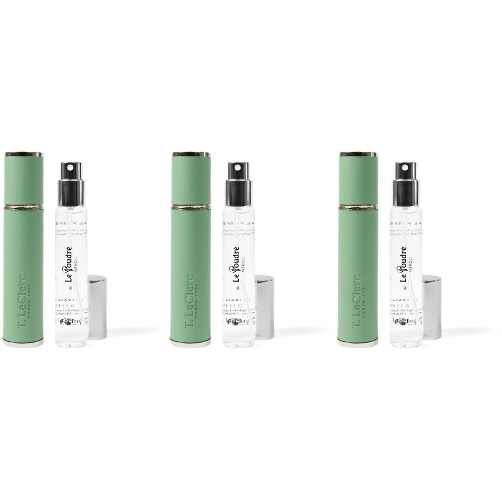 Trois vaporisateurs de parfum T. Leclerc dans des étuis verts avec capuchons et têtes de pulvérisation argentés.