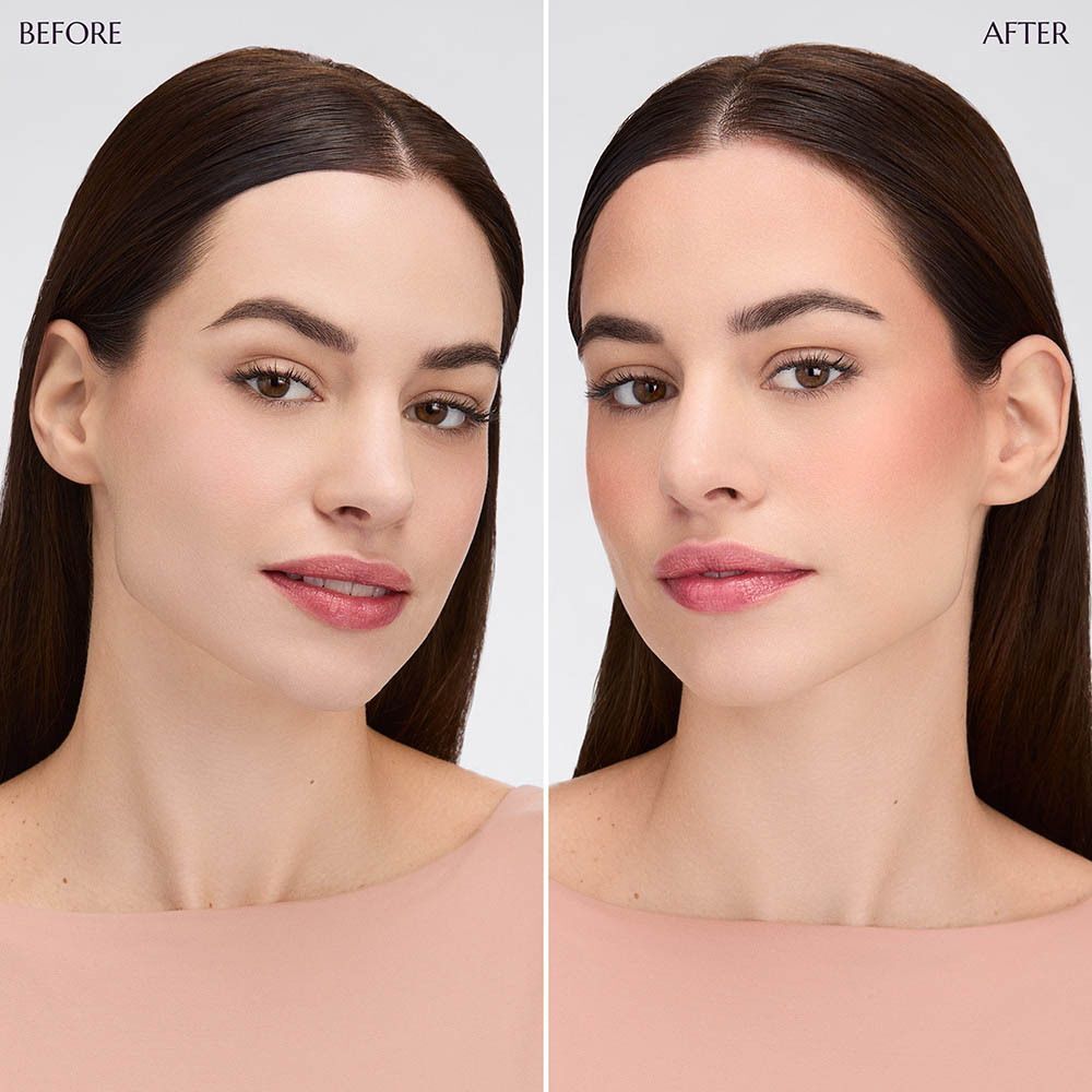 Vergelijkingsbeeld van een vrouw voor en na het aanbrengen van make-up.