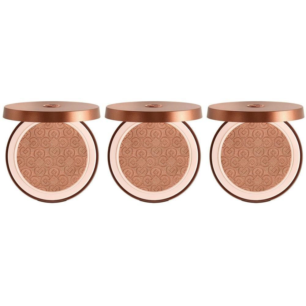 Drie geopende compacte bronzing poeders met reliëfpatroon.