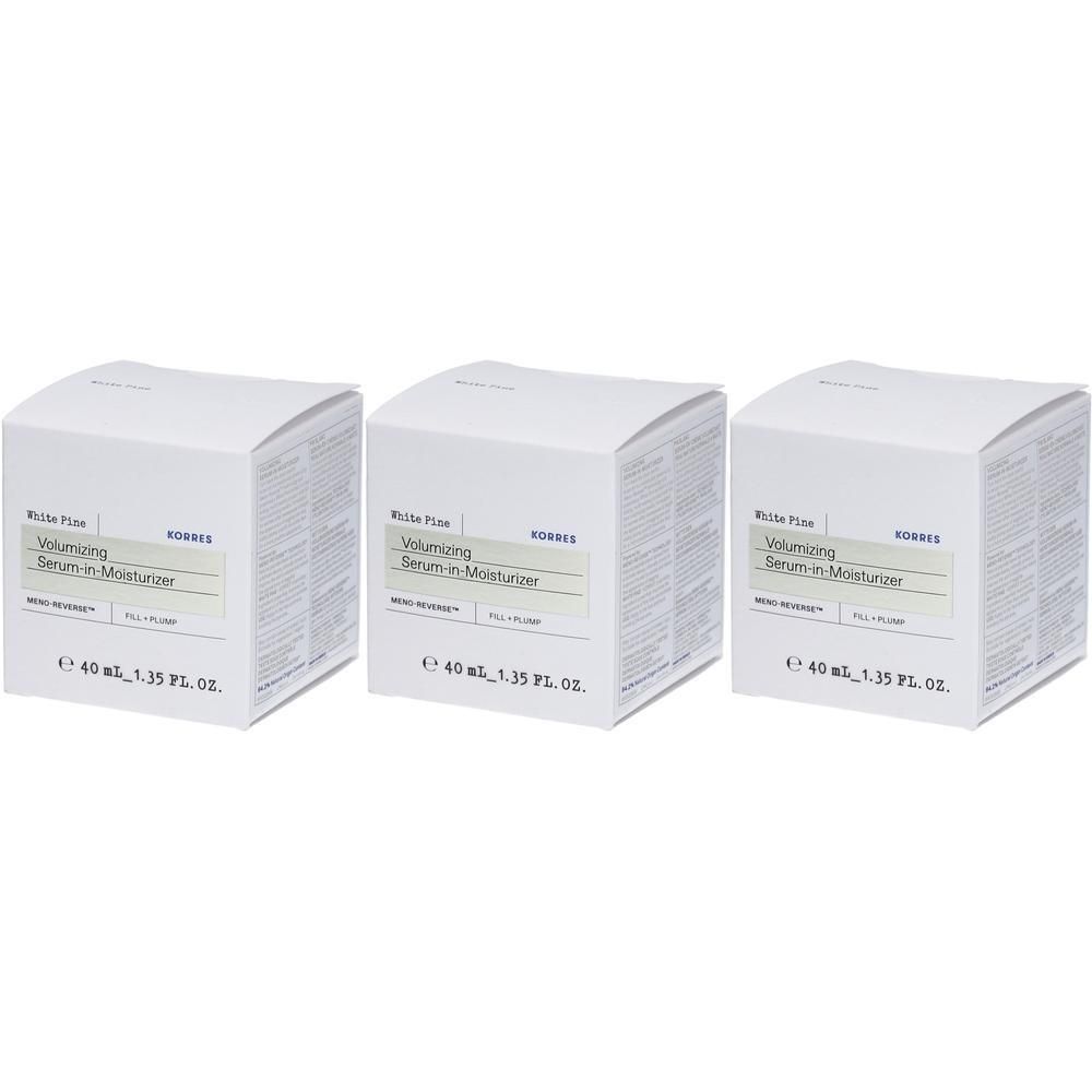 Drie witte dozen met Korres Volumizing Serum-in-Moisturizer, elk 40 ml.