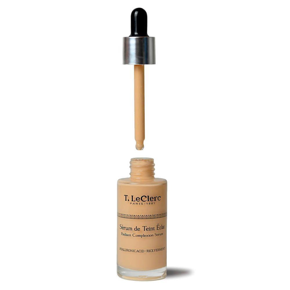 Un flacon de Sérum de Teint Éclat T. LeClerc avec pipette retirée. Couleur claire.