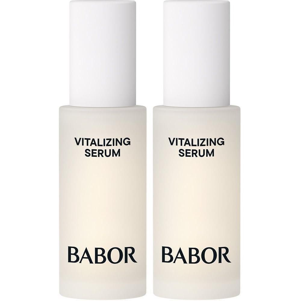 Twee Babor Vitalizing Serum flesjes met witte doppen.