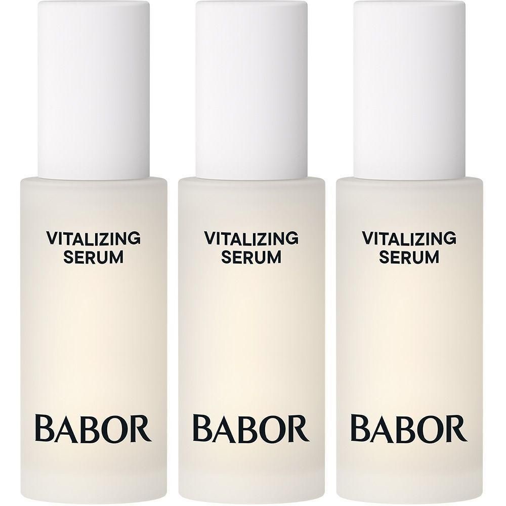 Trois flacons de sérum vitalisant Babor avec distributeur à pompe blanc.
