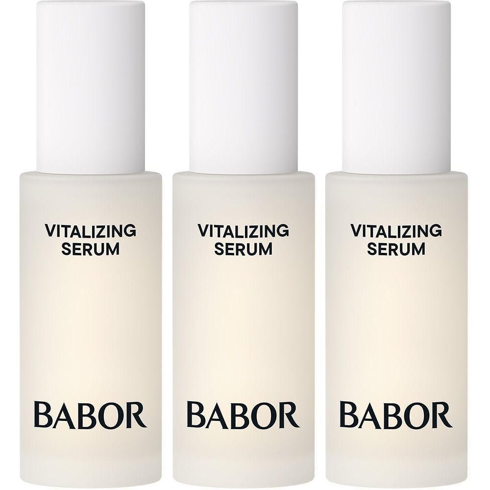 Drie Babor Vitalizing Serum flacons met witte pompdos.