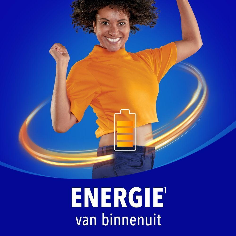 Een vrouw in een oranje top die juicht, omringd door een energiesymbool.