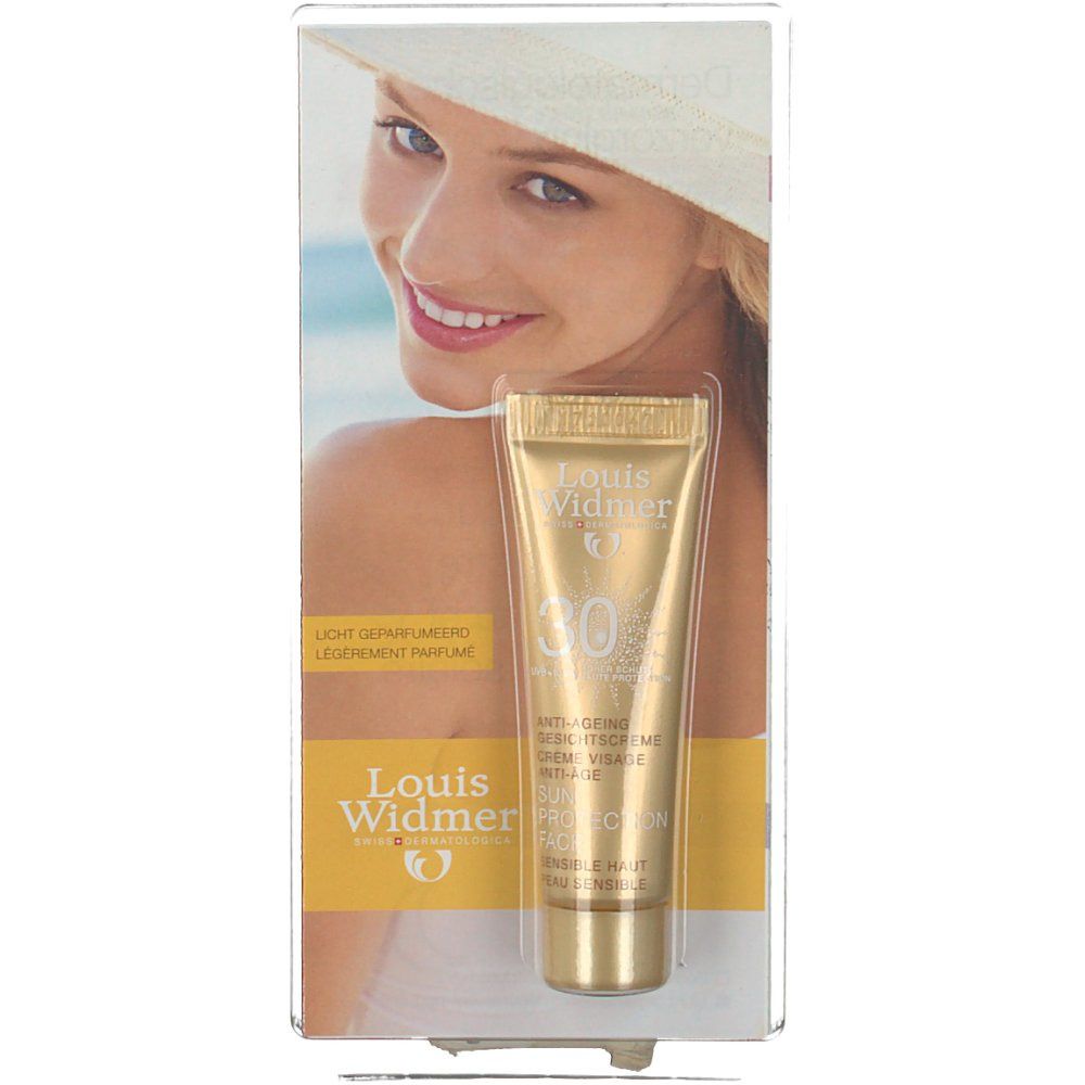Tube dorée de crème solaire SPF30 dans un emballage transparent. Inscription: Louis Widmer, Anti-Âge, Crème Visage.