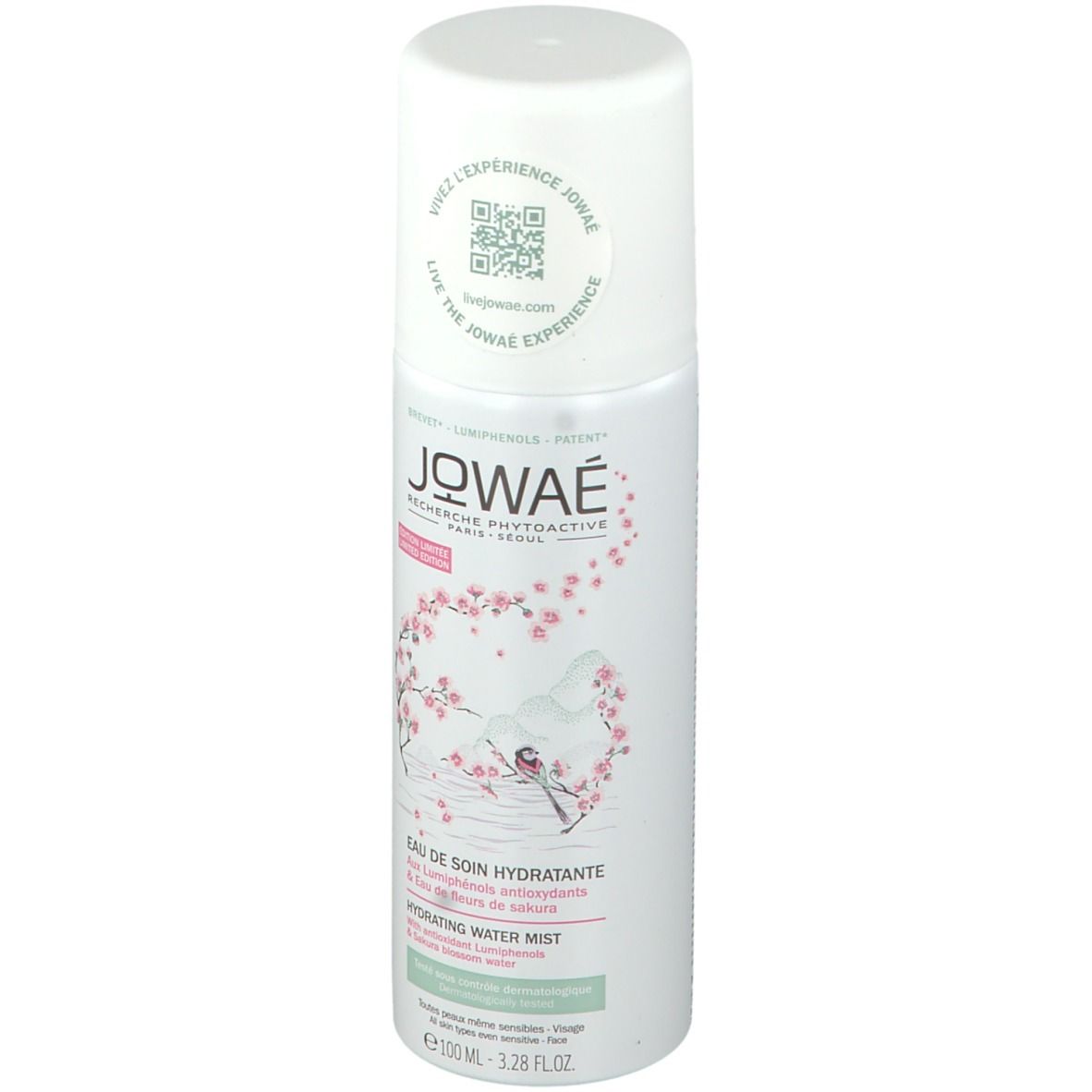 Witte sprayfles met Jowaé-logo en kersenbloesemdesign. Tekst: Eau de Soin Hydratante, Hydrating Water Mist. Witte dop.