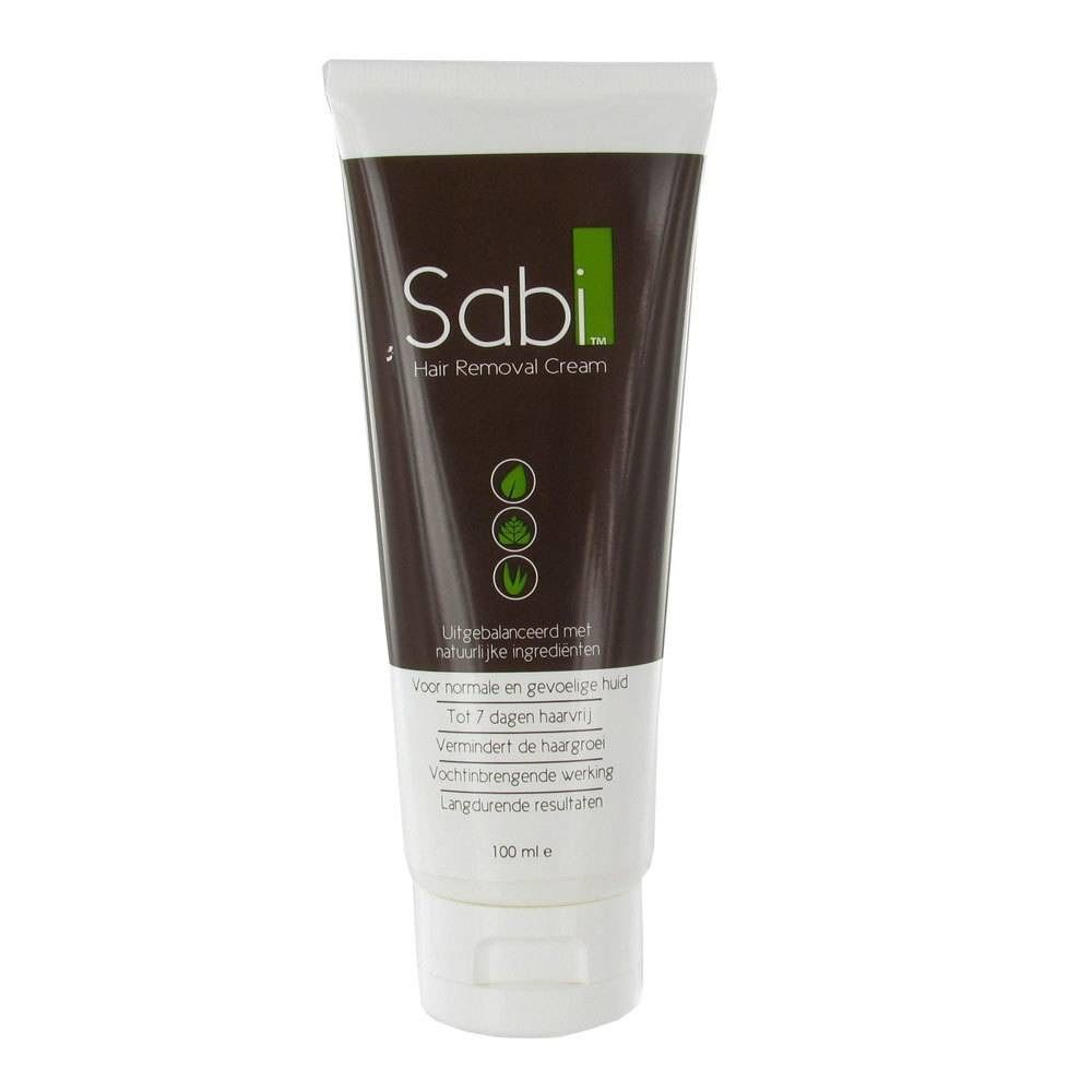 Tube Sabi Hair Removal Cream. Bruine achtergrond, witte tekst. Bevat aloë vera. Tekst: Tot 7 dagen, vermindert haargroei.