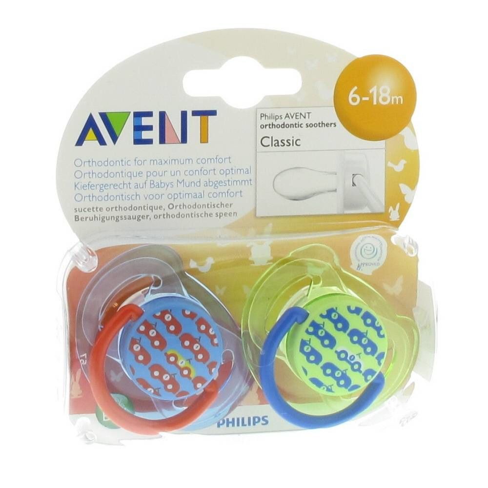 Deux sucettes AVENT dans un emballage. Motifs : voitures et motifs verts. Recommandation d'âge : 6-18 mois. Marque et informations produit visibles.