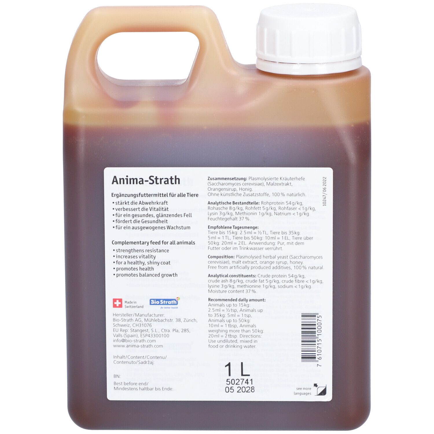 Fles vloeistof. Etiket met tekst: Anima-Strath, Aanvullend diervoeder voor alle dieren. 1L.