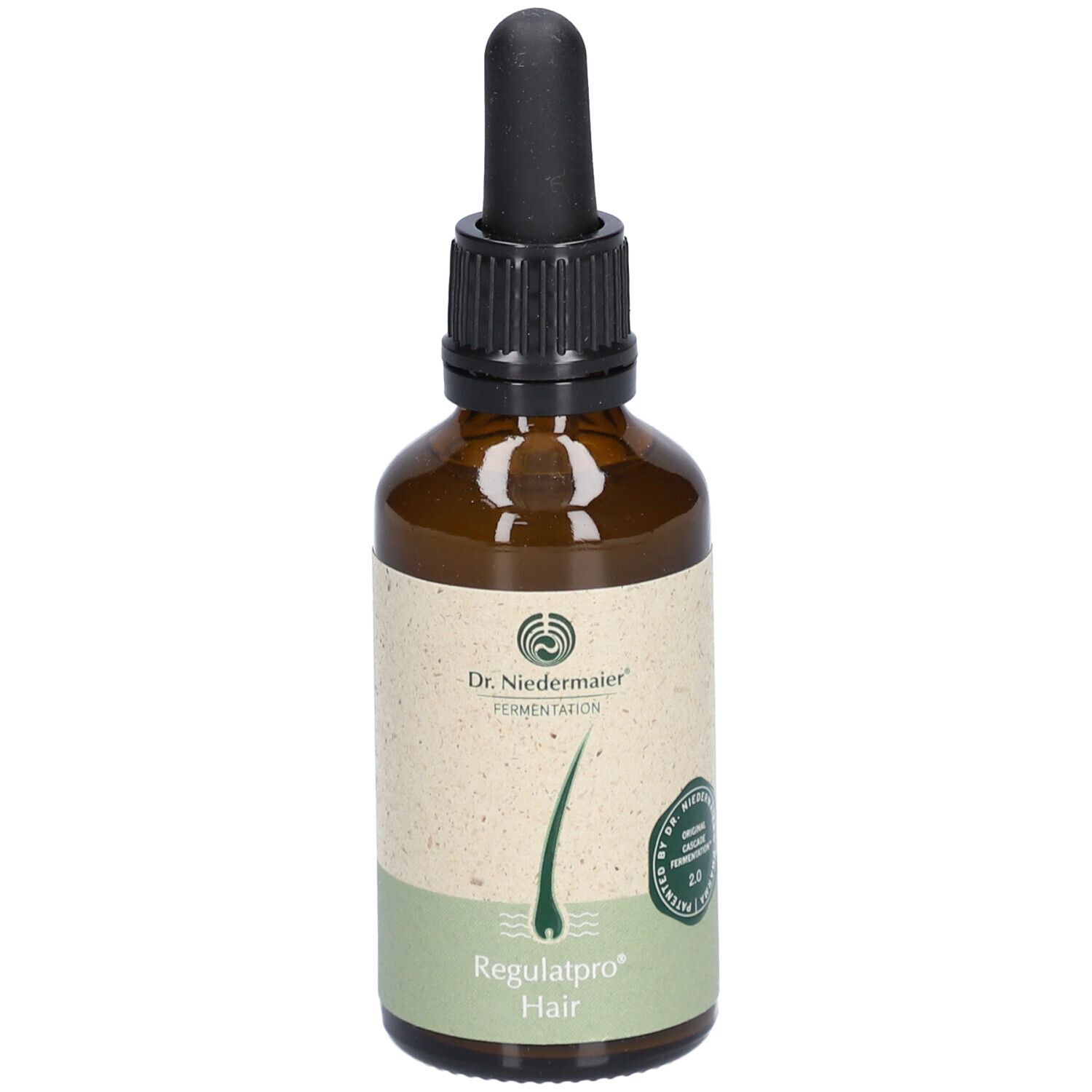 Bruine glazen fles met zwarte druppelaar. Etiket met productnaam, logo en illustratie van haarstreng. Groen-wit ontwerp.