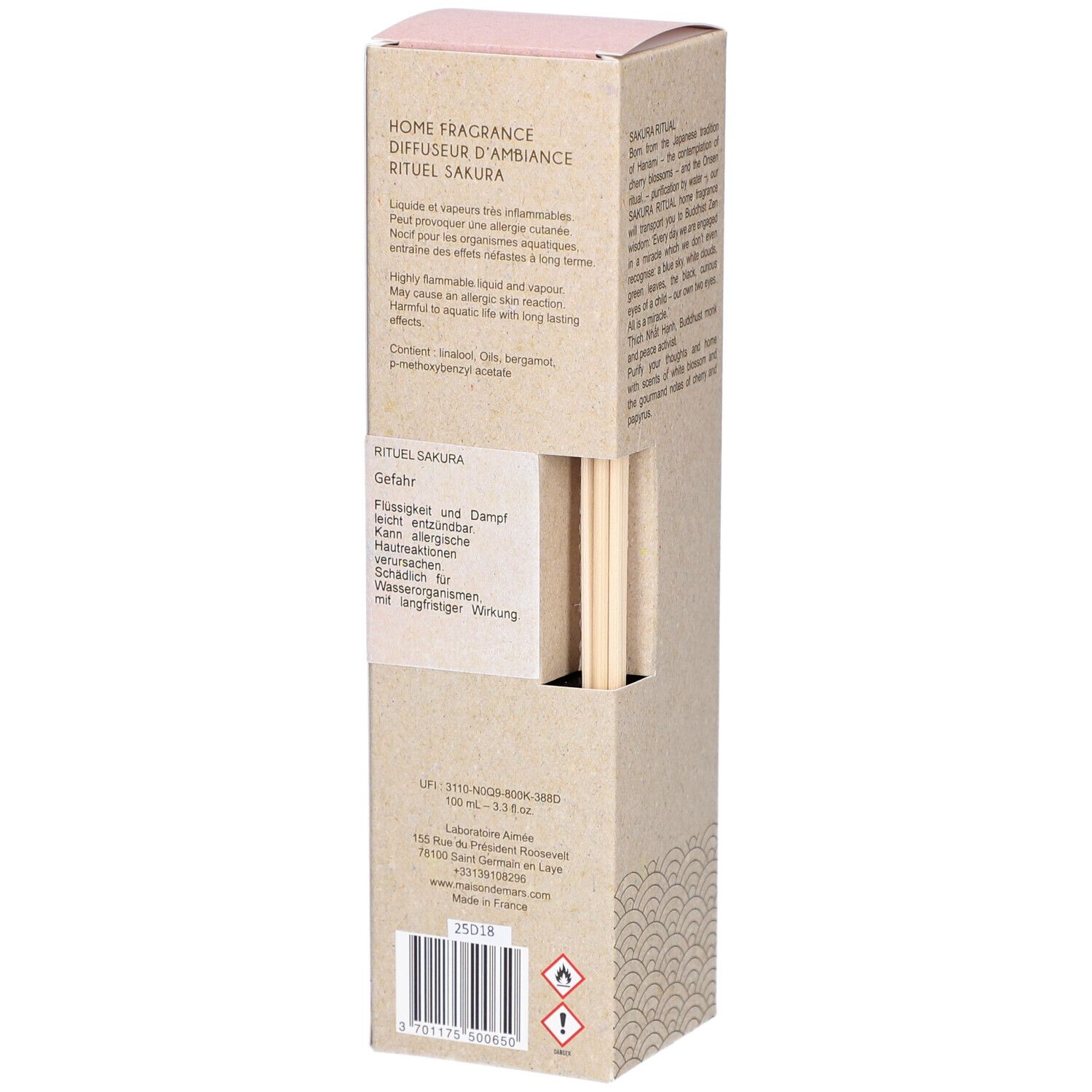 Achterkant van de "Rituel Sakura" verpakking. Bevat productinformatie en waarschuwingen. Beige en roze tinten.