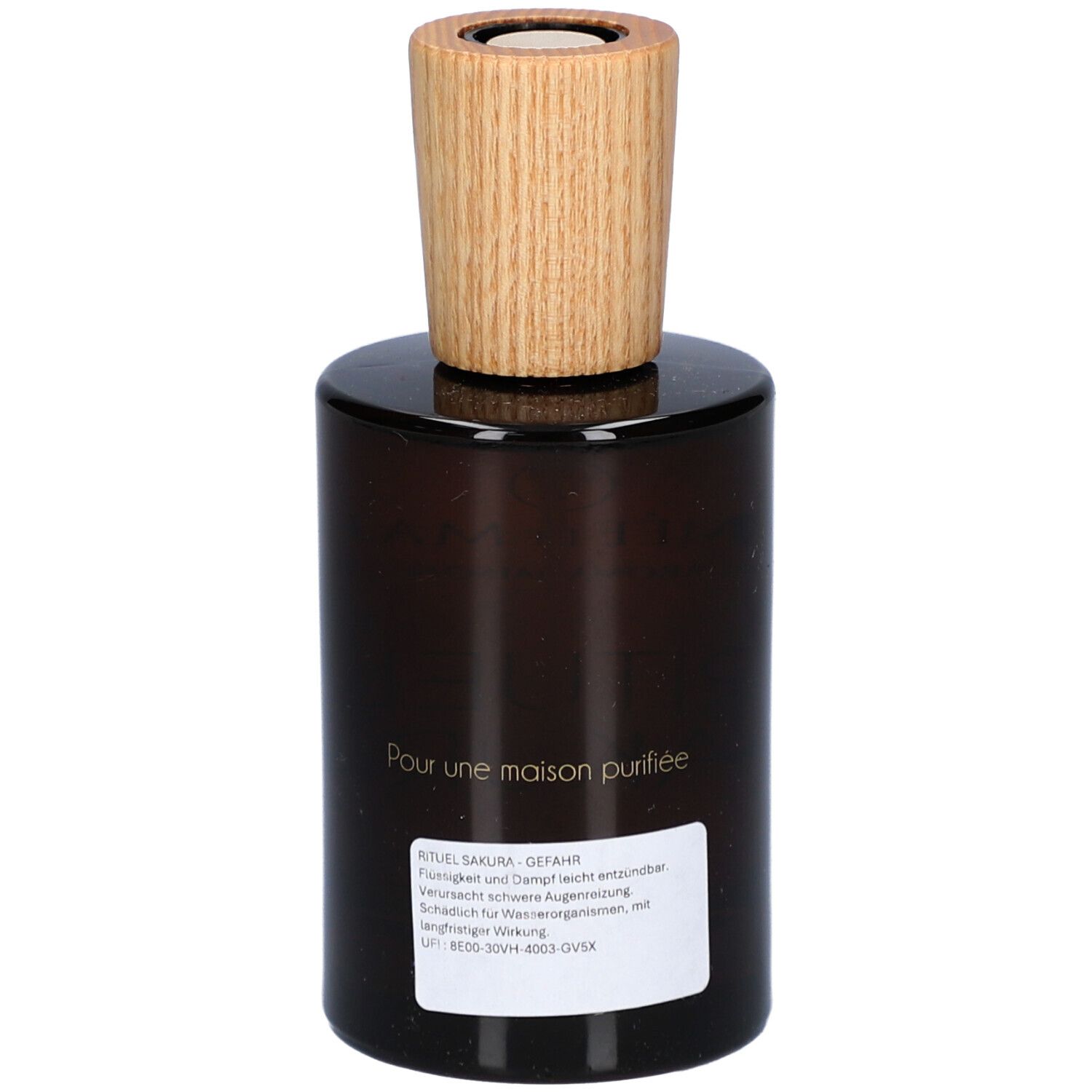Bruine glazen fles met houten dop. Etiket met tekst op de achterkant. Merk: Aimée de Mars.
