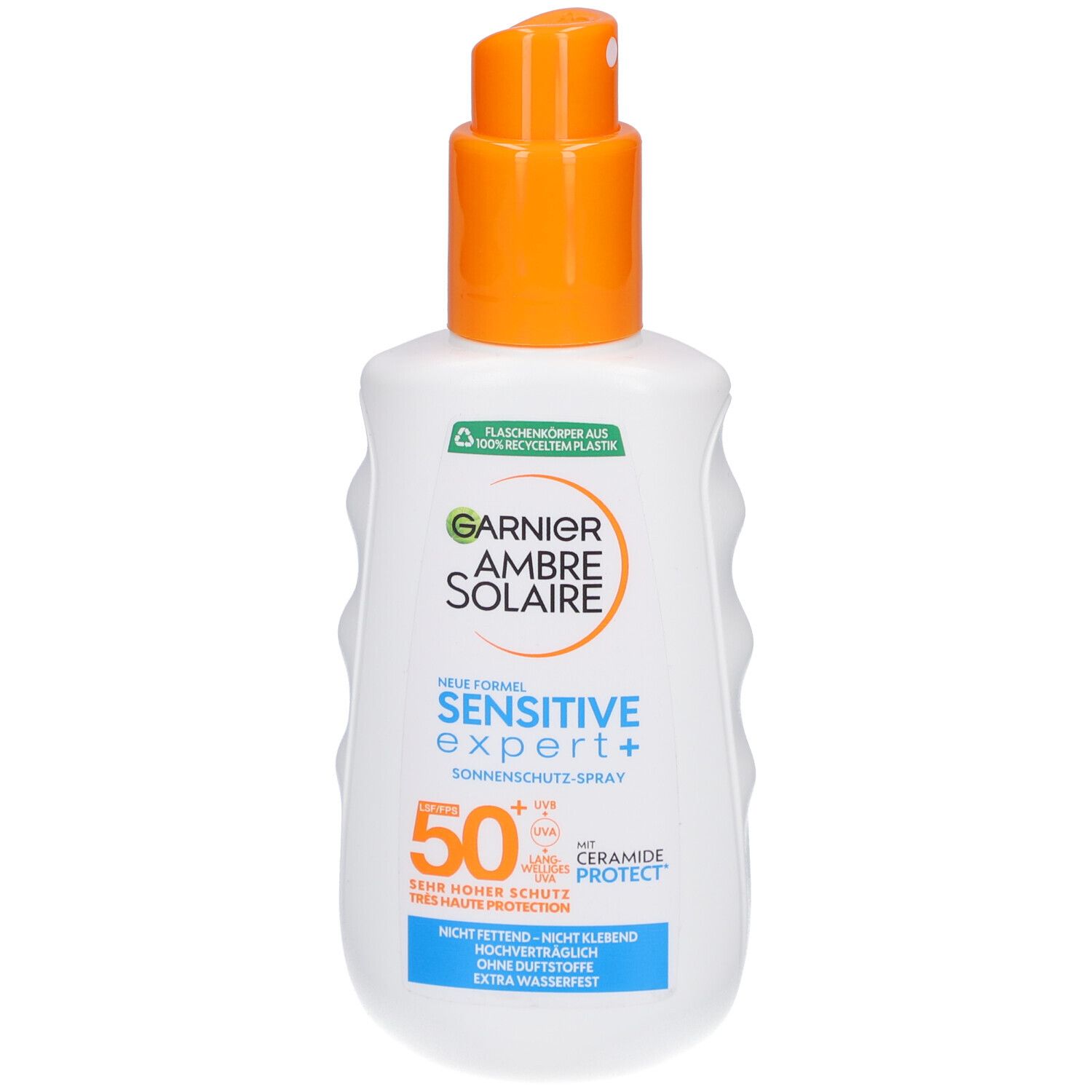 Flacon blanc avec vaporisateur orange. Inscription: GARNIER Ambre Solaire Sensitive Expert+ Sonnenspray SPF50+. Avec Ceramide Protect.
