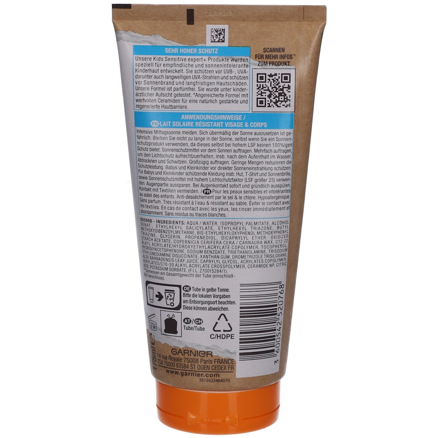Dos de tube de crème solaire. Inscriptions: Garnier, conseils d'utilisation, ingrédients. Code QR. Bouchon vert.