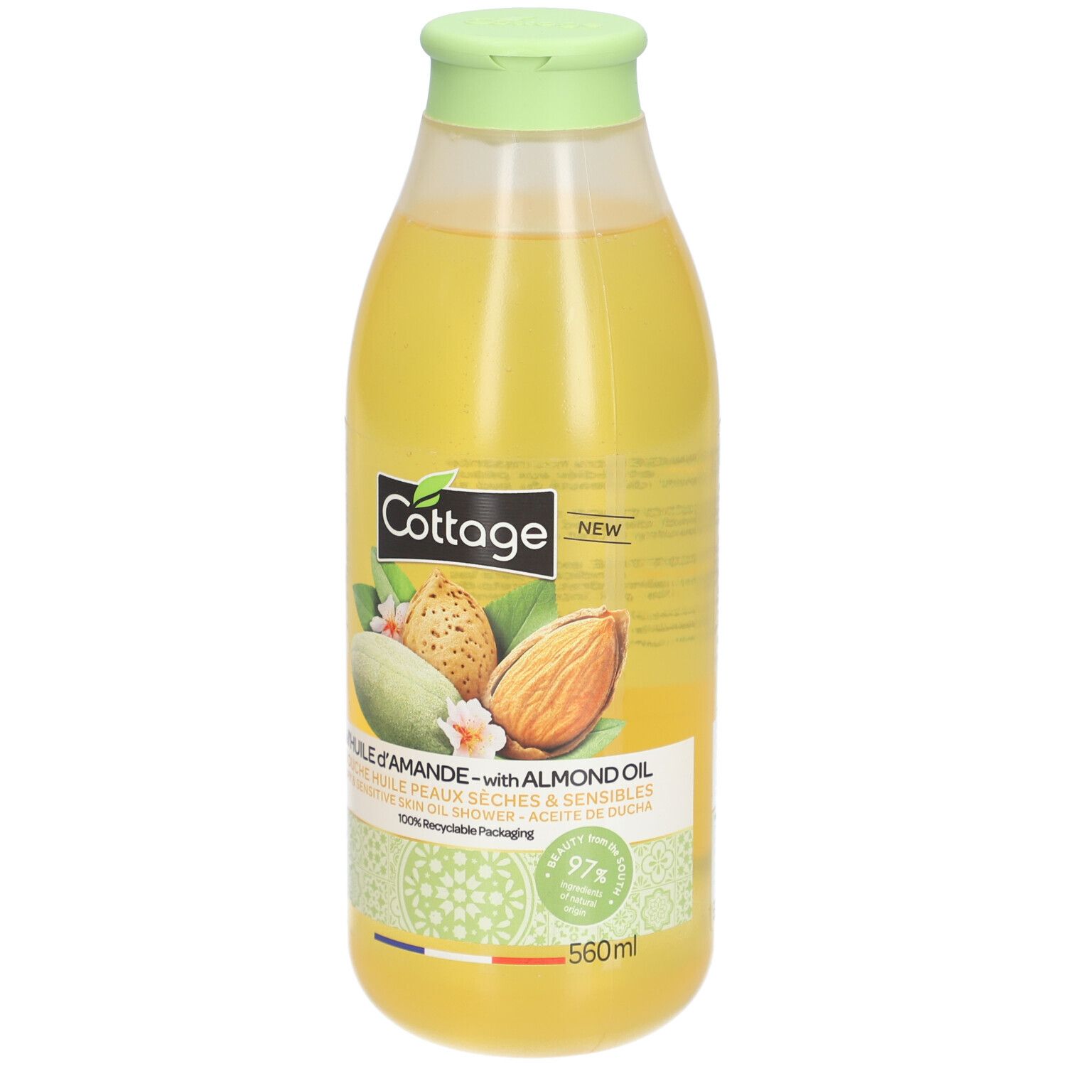 Flacon de douche Cottage à l'huile d'amande. Liquide jaune. Illustrations d'amandes. Bouchon vert. 560ml. Emballage recyclable.