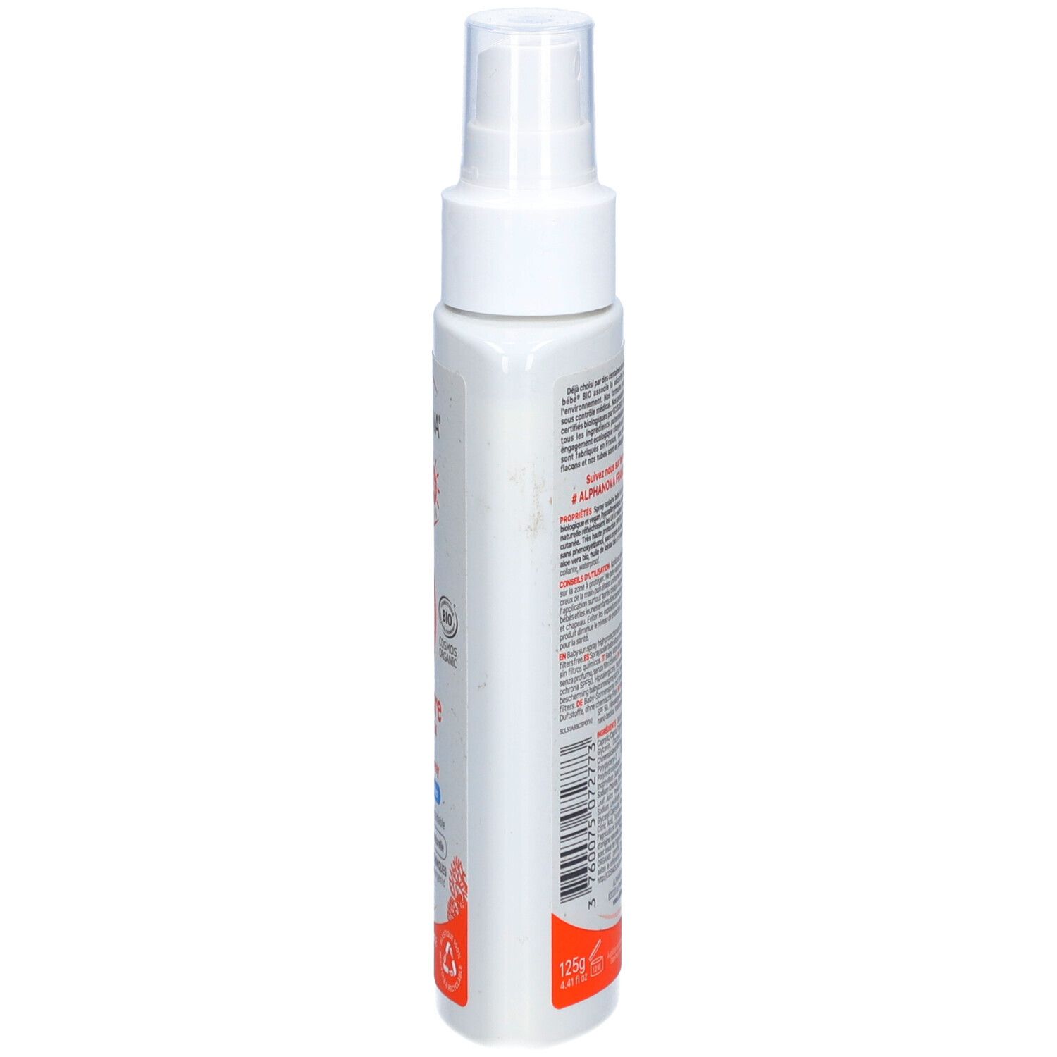 Witte zonnebrandspray voor baby's, zijaanzicht. Opschrift: ALPHANOVA bébé, SPF 50. Vegan-logo. Fles met sproeikop.