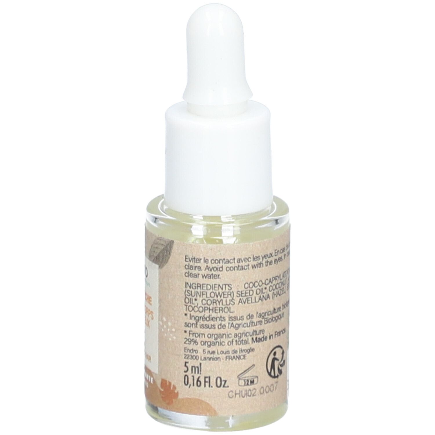 Vue arrière de la bouteille en verre avec pipette. Étiquette avec ingrédients, label bio, volume 5 ml et pays d'origine.