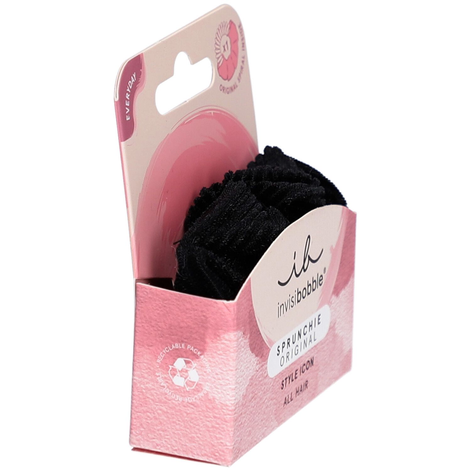 Zwarte INVISIBOBBLE Sprunchie in geopende verpakking. Roze doos met logo en productnaam. Recycling symbool.