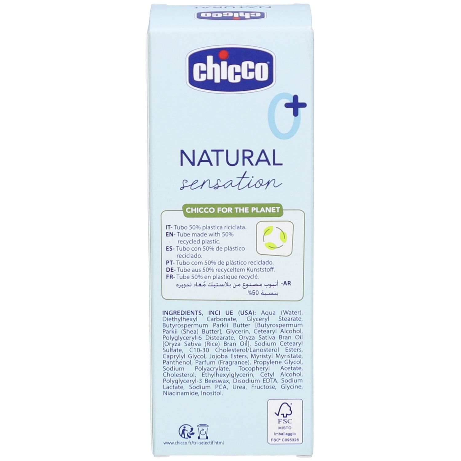 Zijkant van de lichtblauwe verpakking. Tekst in meerdere talen. Bevat informatie over ingrediënten en recycling.