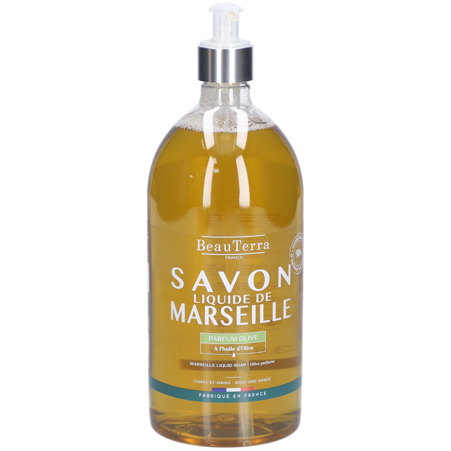 Vloeibare zeep in een transparante fles met dispenser. Opschrift: Savon Liquide de Marseille, Parfum Olive.