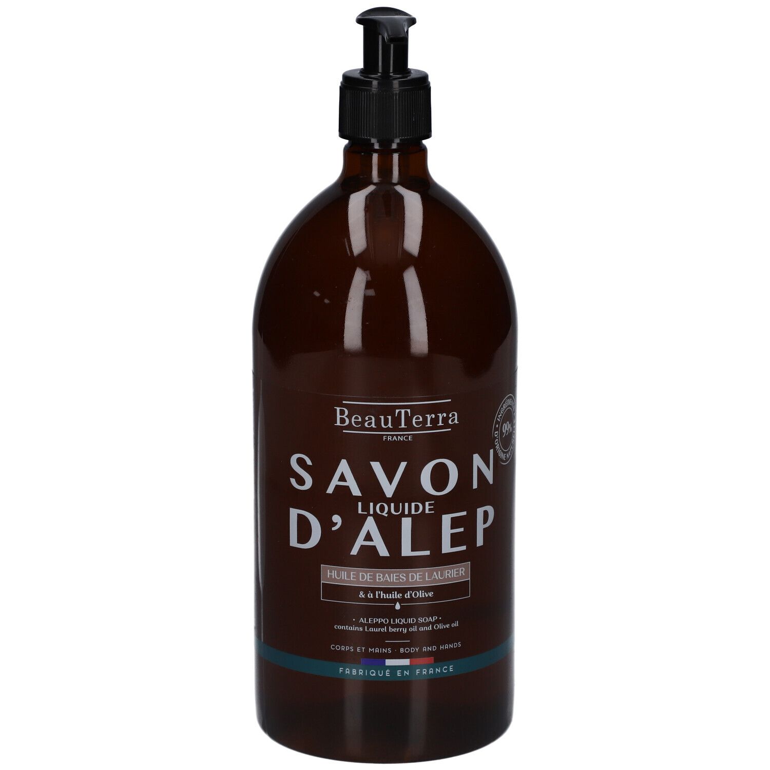 Bruine fles met zwarte pomp. Opschrift: BeauTerra, Savon Liquide D'Alep, Huile de baies de Laurier. Gemaakt in Frankrijk.