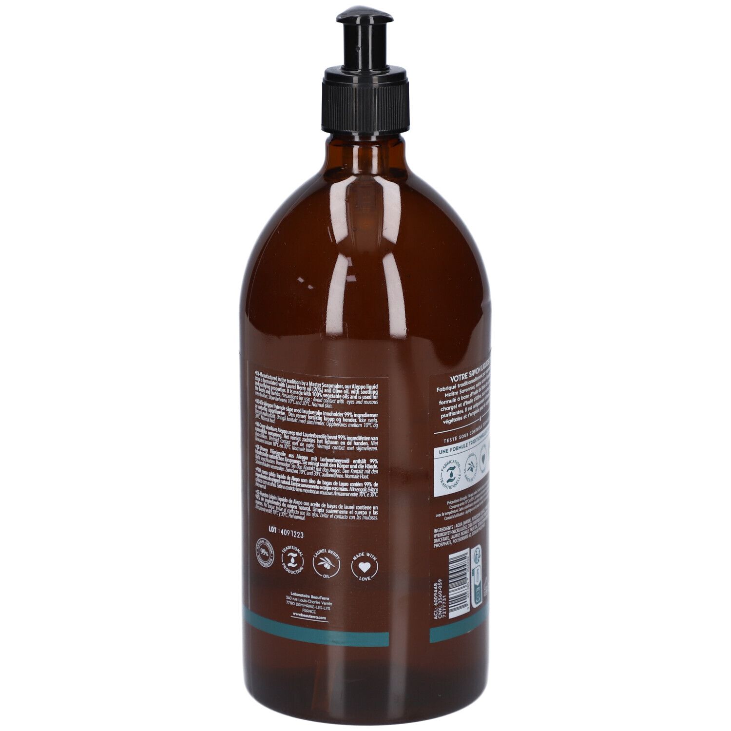 Achterkant van bruine fles met zwarte pomp. Tekst en logo's. Productcode.