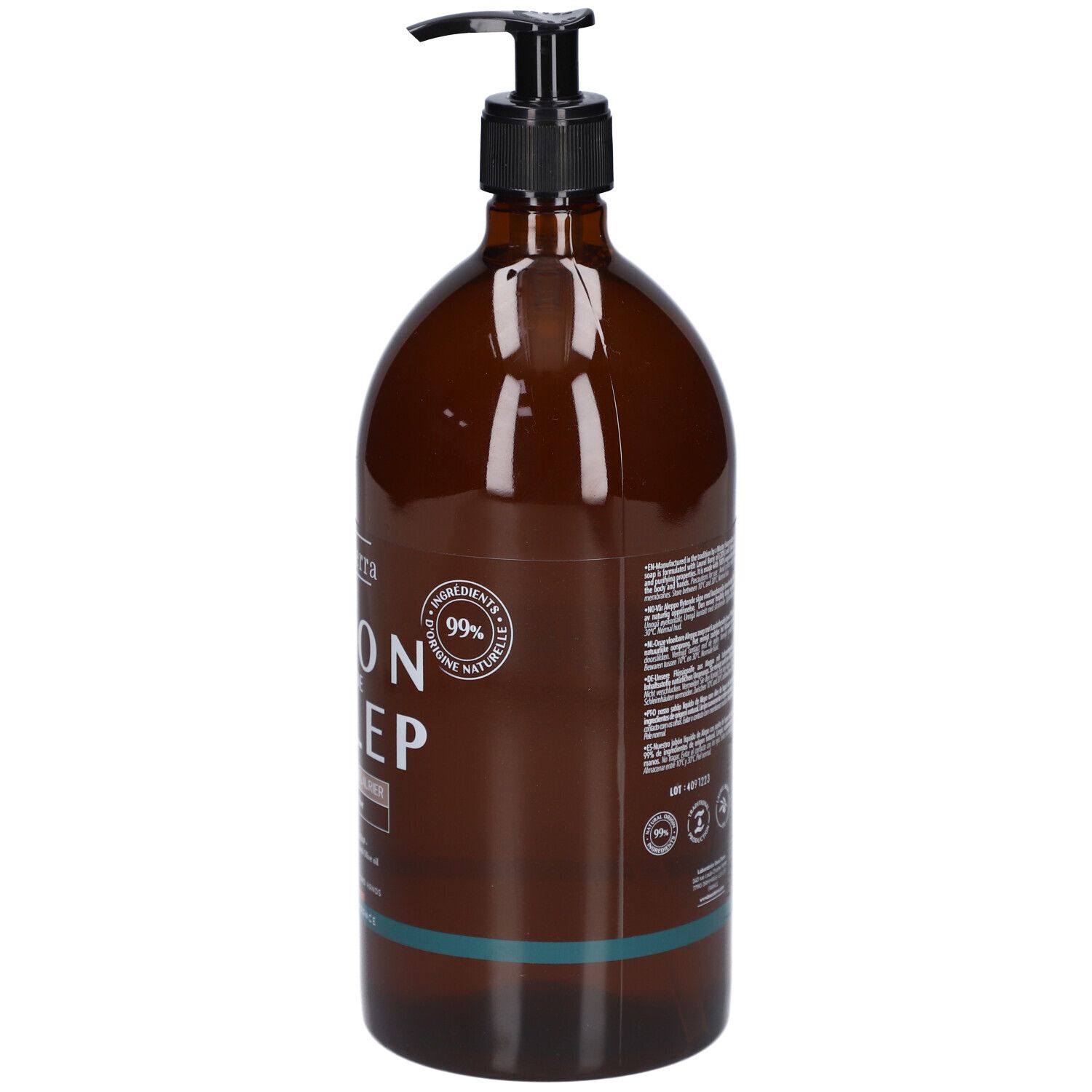 Achterkant van bruine fles met zwarte pomp. Tekst, logo's en 99% natuurlijke ingrediënten.