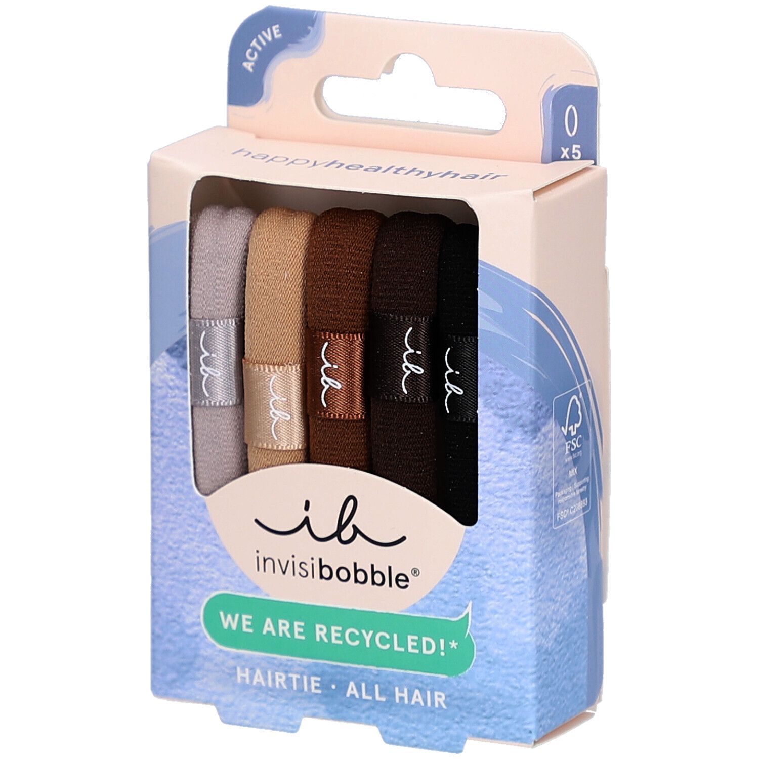 Verpakking met vijf bruine haarbanden. Merk: Invisibobble. Opschrift: "WE ARE RECYCLED!"