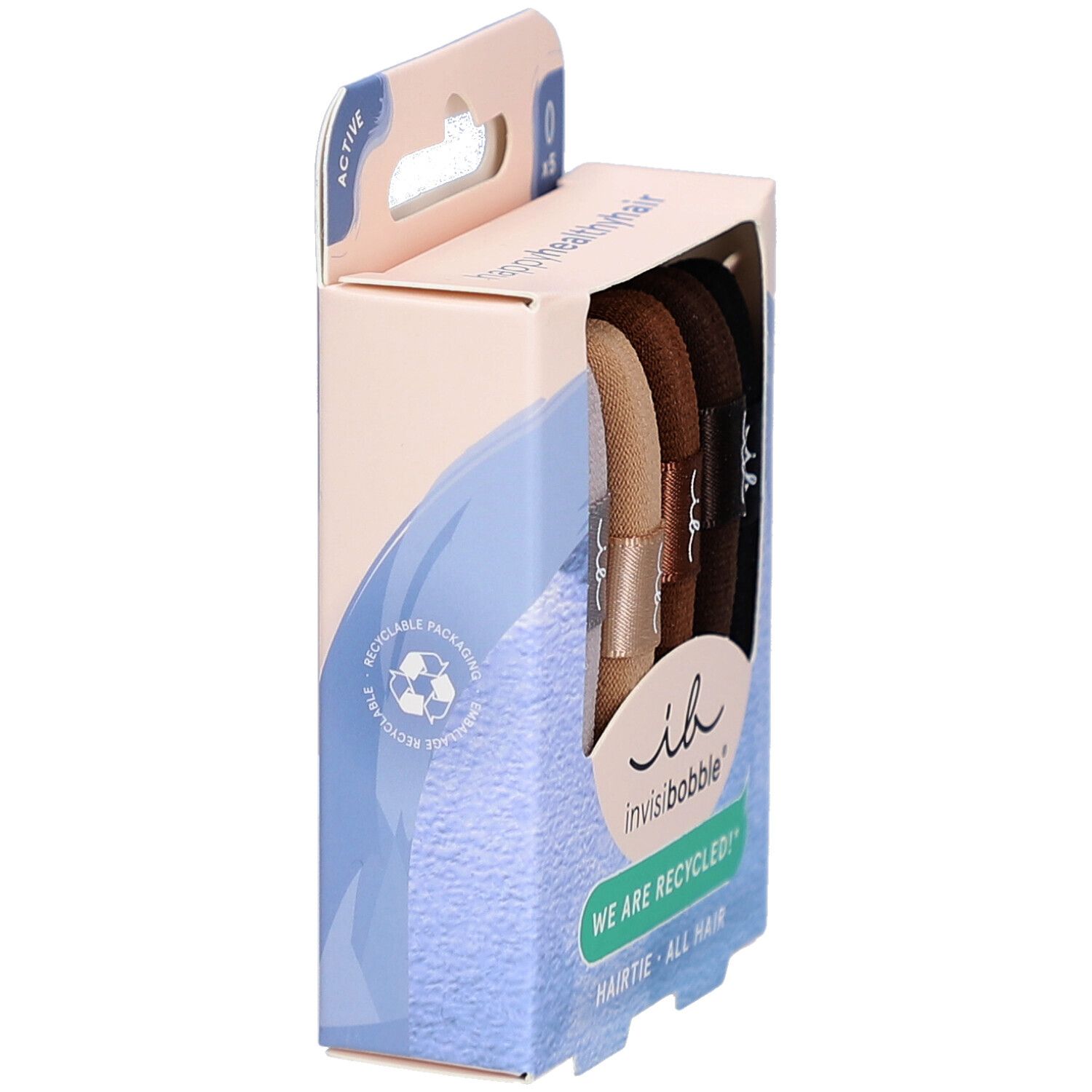 Verpakking met bruine haarbanden. Merk: Invisibobble. Opschrift: "WE ARE RECYCLED!"