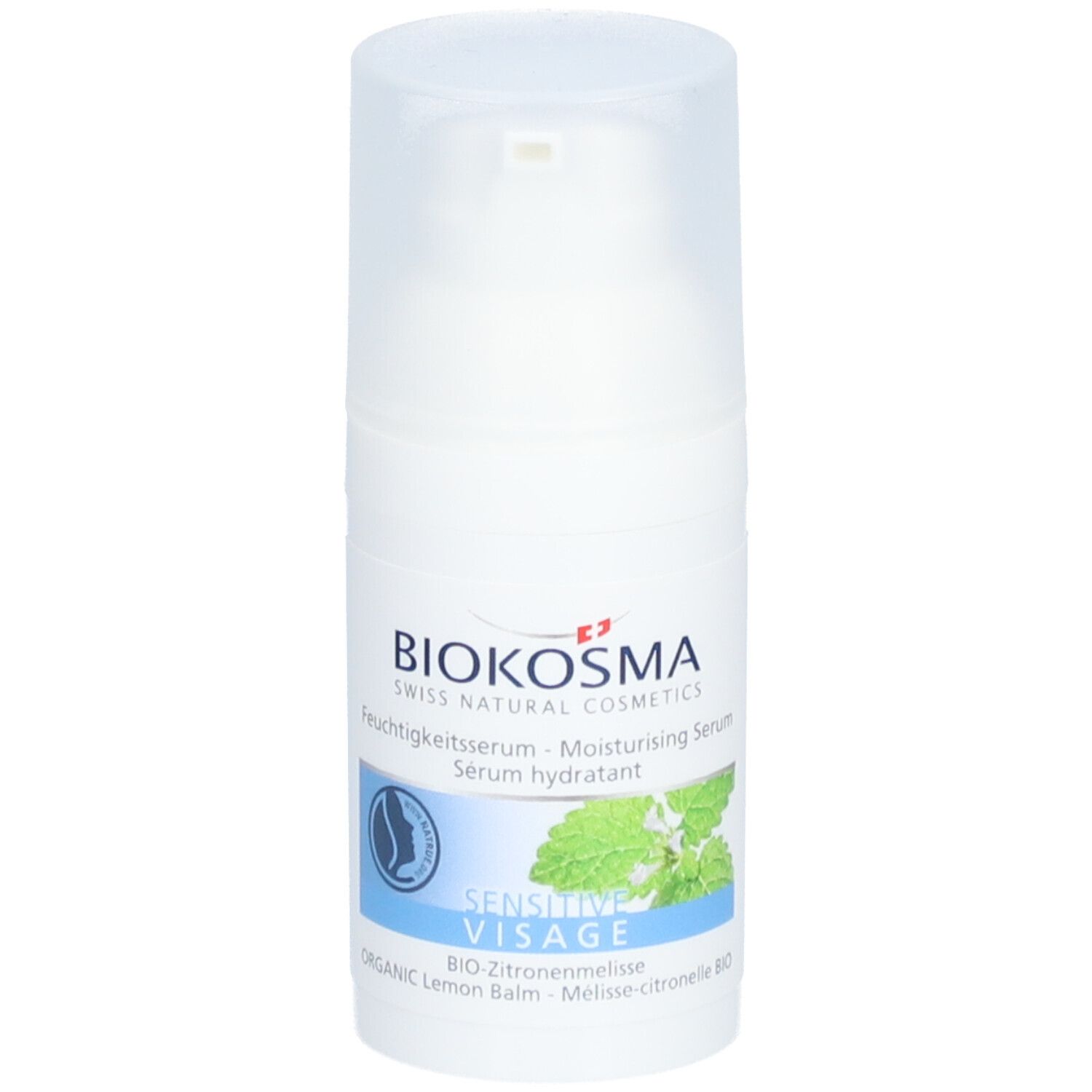 Biokosma Moisturising Serum. Witte fles met pomp. Tekst: Sensitive Visage, Bio citroenmelisse. Blad-logo.